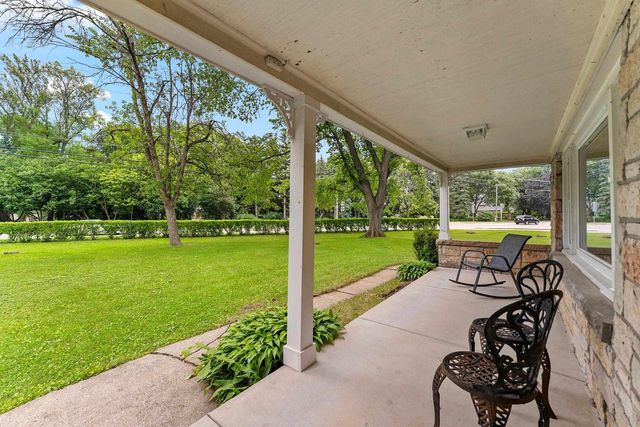 1636 LOST DAUPHIN ROAD, De Pere, WI 54115