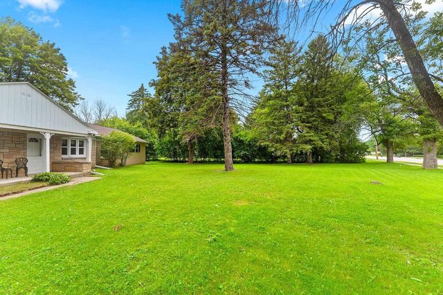 1636 LOST DAUPHIN ROAD, De Pere, WI 54115