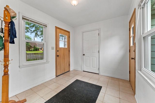 1636 LOST DAUPHIN ROAD, De Pere, WI 54115