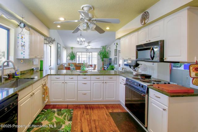 6502 River Run Boulevard, Weeki Wachee, FL 34607