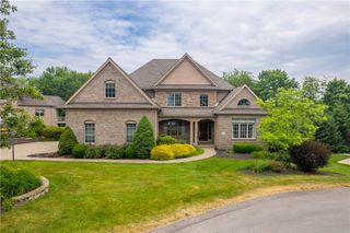 531 Laurel Oak Dr, Ohio Twp, PA 15143