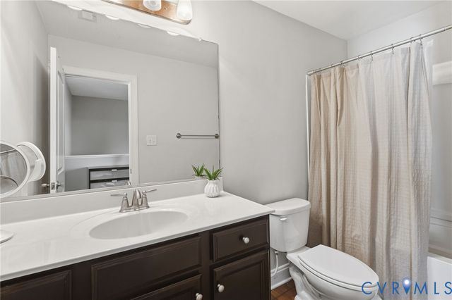 17004 Gossamer Dr, Moseley, VA 23120