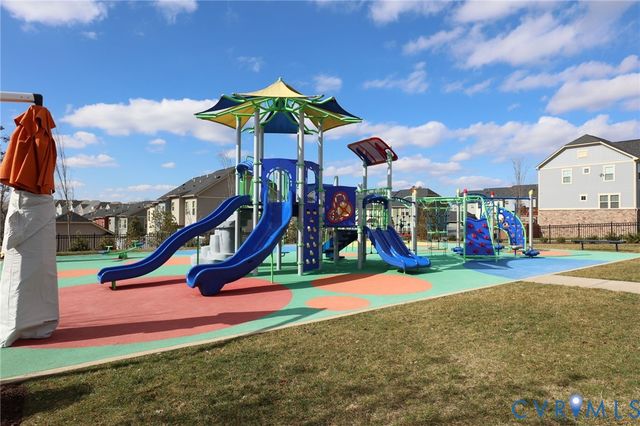 17004 Gossamer Dr, Moseley, VA 23120