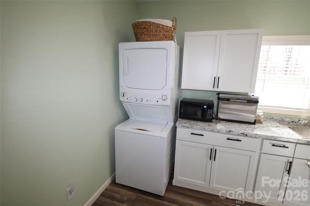 112 E Hartford Avenue E, Bessemer City, NC 28016