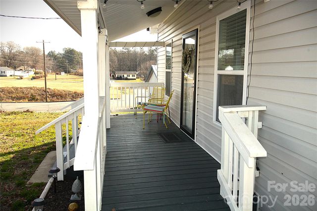 112 E Hartford Avenue E, Bessemer City, NC 28016