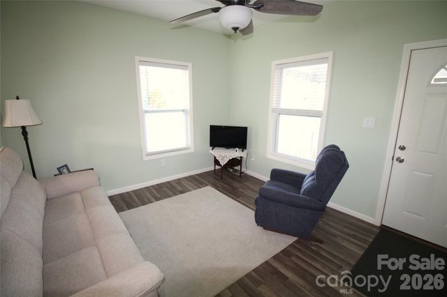 112 E Hartford Avenue E, Bessemer City, NC 28016