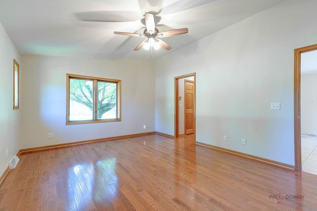 1516 W Reiche Lane, Mchenry, IL 60051