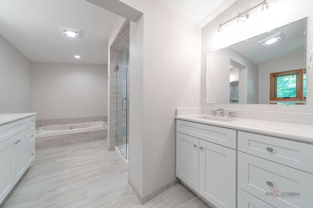 1516 W Reiche Lane, Mchenry, IL 60051