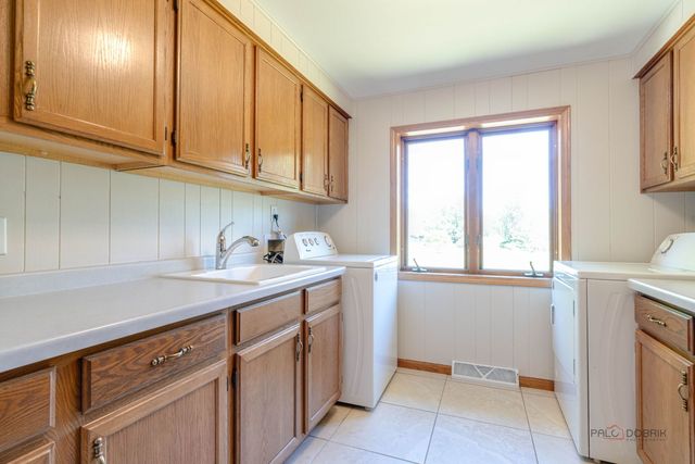 1516 W Reiche Lane, Mchenry, IL 60051