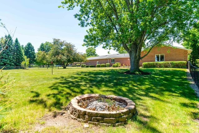 1516 W Reiche Lane, Mchenry, IL 60051