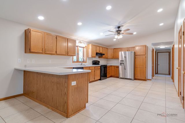 1516 W Reiche Lane, Mchenry, IL 60051