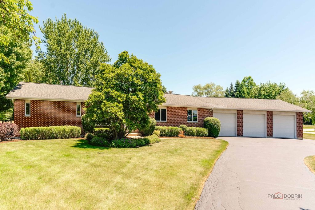 1516 W Reiche Lane, Mchenry, IL 60051