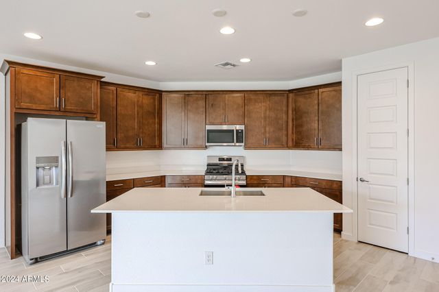 7680 W HONEYSUCKLE Drive, Peoria, AZ 85383