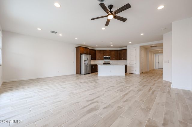 7680 W HONEYSUCKLE Drive, Peoria, AZ 85383