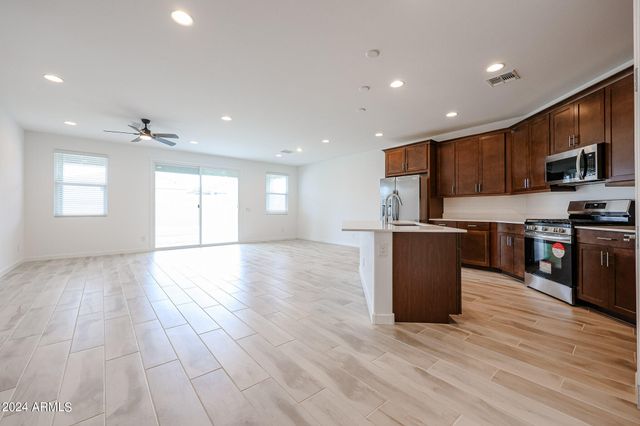7680 W HONEYSUCKLE Drive, Peoria, AZ 85383