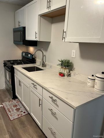 21371 Doepfer Road, Warren, MI 48091