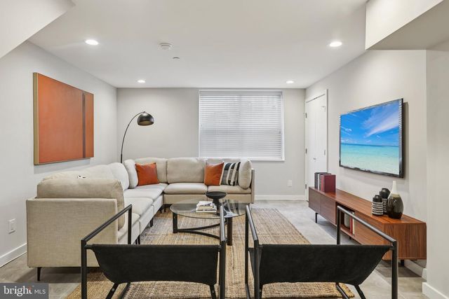 804 FERNON ST, Philadelphia, PA 19148