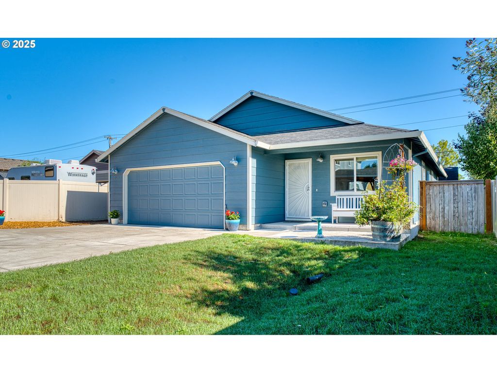 113 Ne WHISPERING RIVER Ct, Mc Minnville, OR 97128