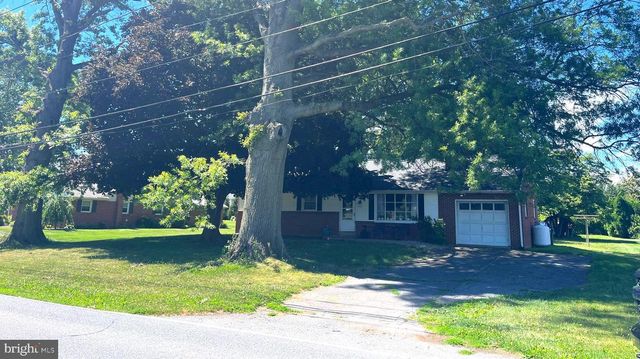 953 IVY DR, Lancaster, PA 17601