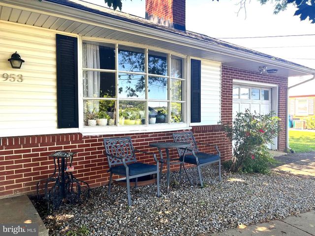 953 IVY DR, Lancaster, PA 17601