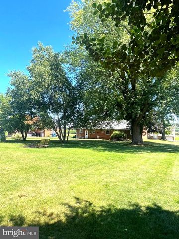 953 IVY DR, Lancaster, PA 17601