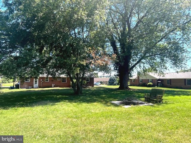 953 IVY DR, Lancaster, PA 17601