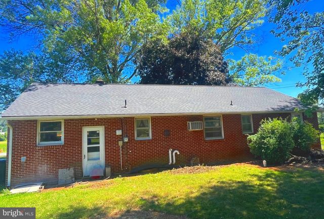 953 IVY DR, Lancaster, PA 17601