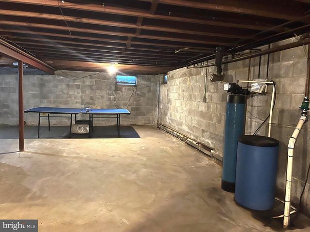 953 IVY DR, Lancaster, PA 17601