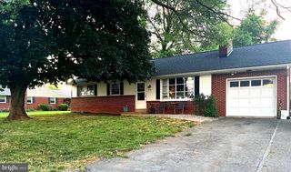 953 IVY DR, Lancaster, PA 17601