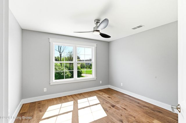 1008 Rowan Creek Dr, Bardstown, KY 40004