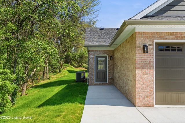 1008 Rowan Creek Dr, Bardstown, KY 40004