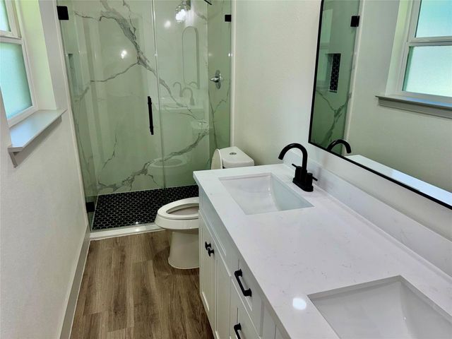 1303 S Franklin Avenue, Cleveland, TX 77327