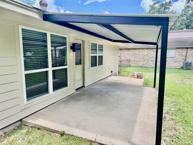 1303 S Franklin Avenue, Cleveland, TX 77327