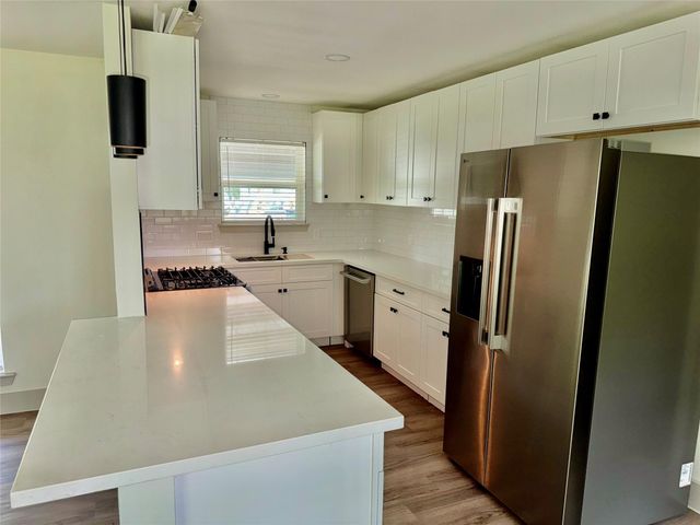 1303 S Franklin Avenue, Cleveland, TX 77327
