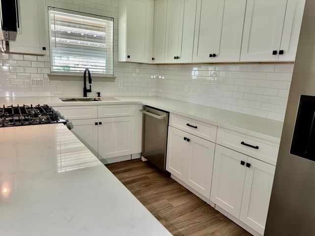 1303 S Franklin Avenue, Cleveland, TX 77327
