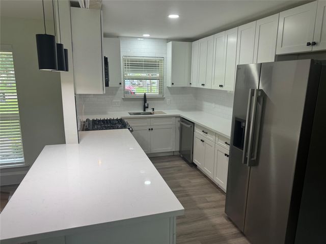 1303 S Franklin Avenue, Cleveland, TX 77327
