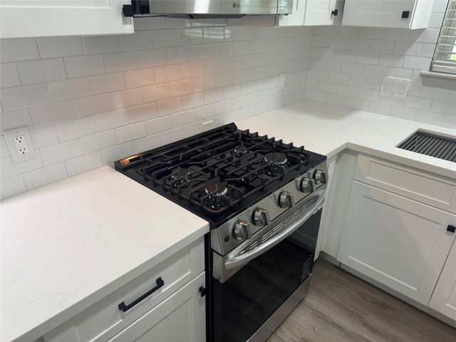 1303 S Franklin Avenue, Cleveland, TX 77327
