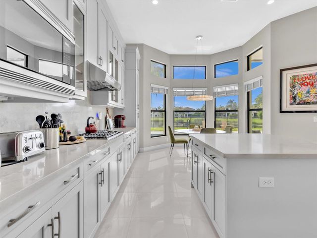 16732 Strasbourg Lane, Delray Beach, FL 33446