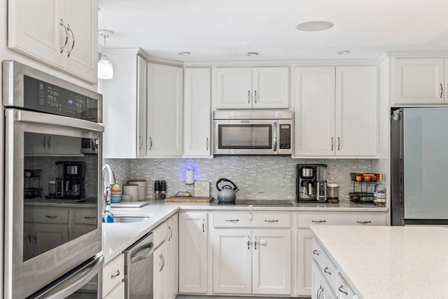 148 Rachel Dr, Taunton, MA 02780