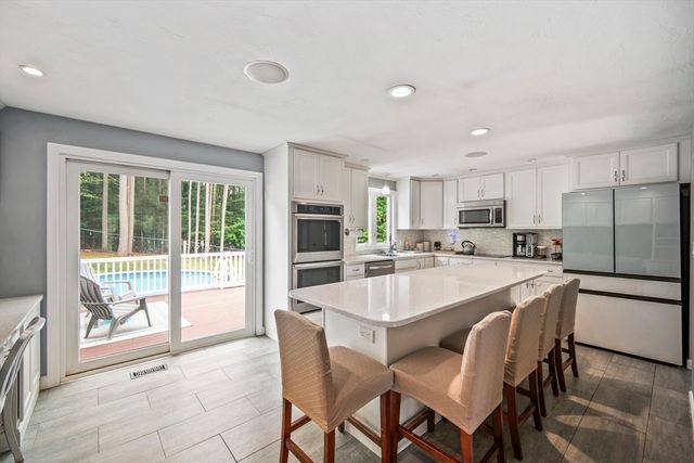 148 Rachel Dr, Taunton, MA 02780