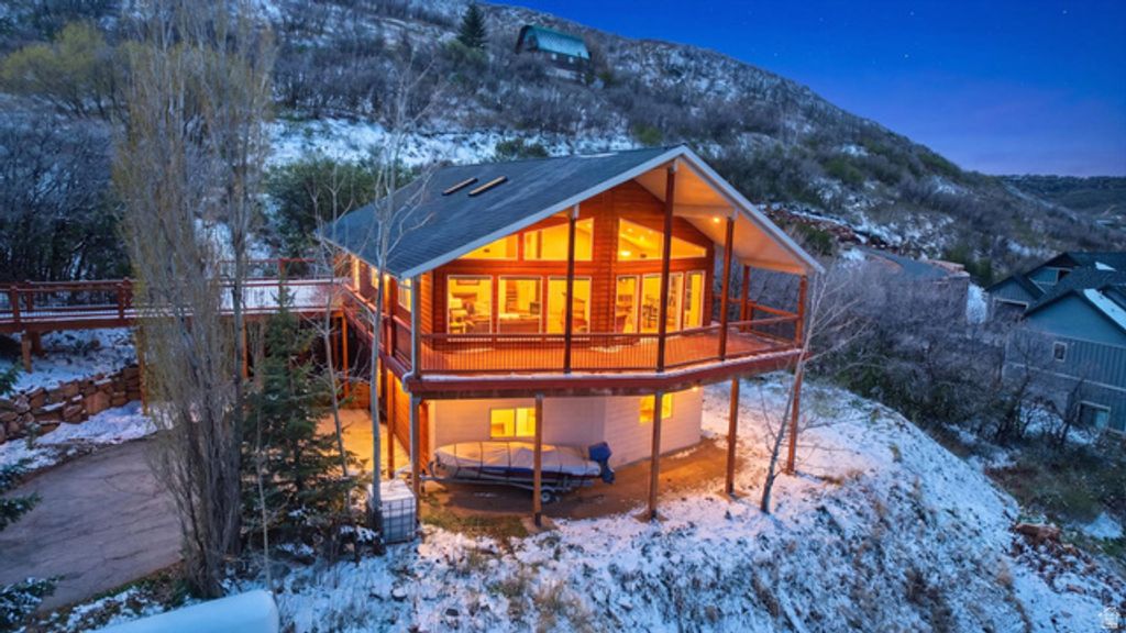 Image 1 of property listing at 4186 OAKVIEW DR, Coalville, UT 84017