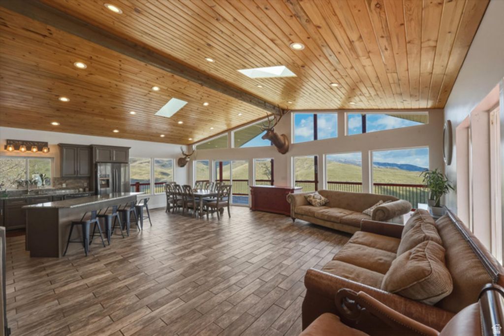Image 3 of property listing at 4186 OAKVIEW DR, Coalville, UT 84017