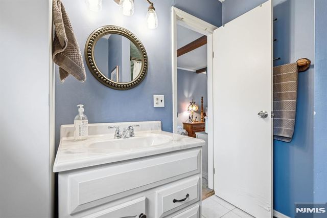 15 Colgate Road, Oakland, NJ 07436