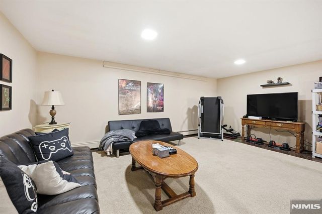 15 Colgate Road, Oakland, NJ 07436