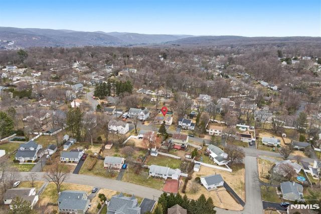 15 Colgate Road, Oakland, NJ 07436