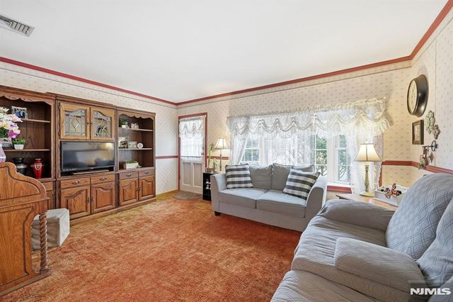 15 Colgate Road, Oakland, NJ 07436