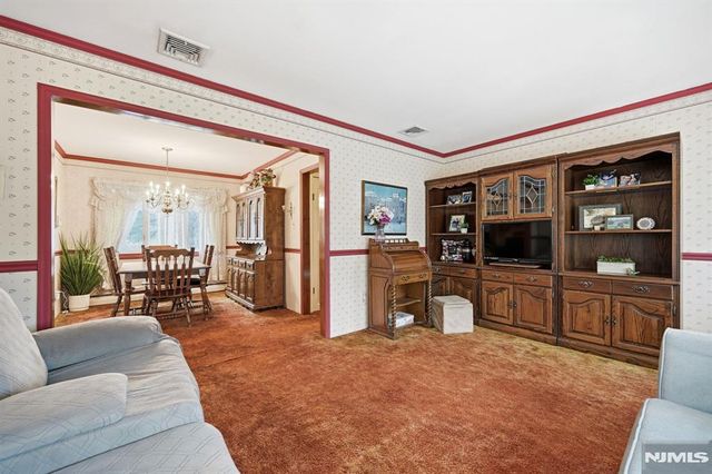 15 Colgate Road, Oakland, NJ 07436