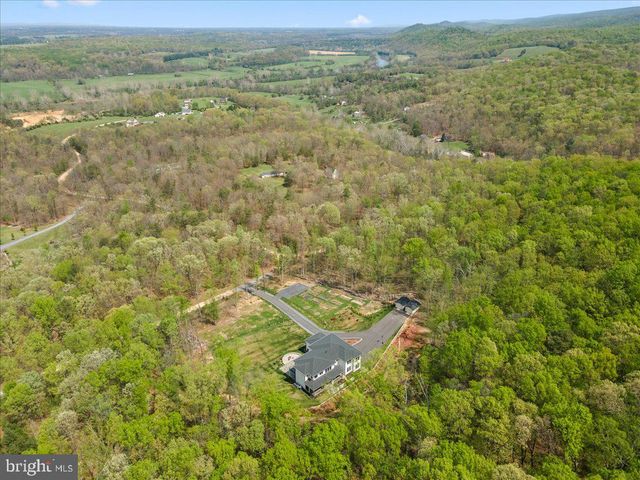 138 WOODED LN, Front Royal, VA 22630