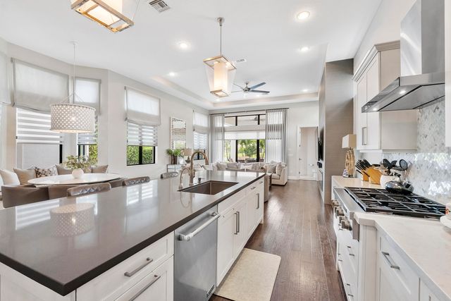 10282 SWEET BAY Manor, Parkland, FL 33076