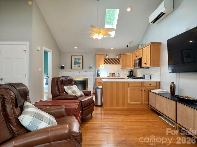2021 Dilworth Road W, Charlotte, NC 28203